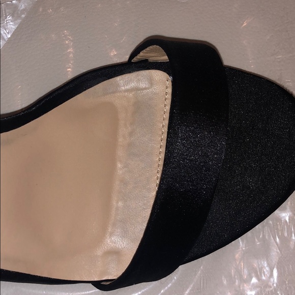 Simple Black Heel - Picture 3 of 4